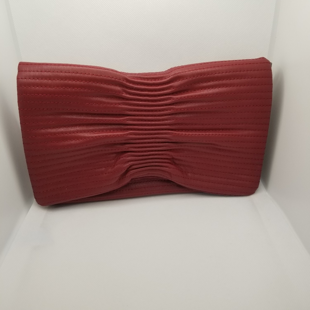🔥 BUNDLE DEAL: 3 for $25 OR 5 for $50 Berry Clutch